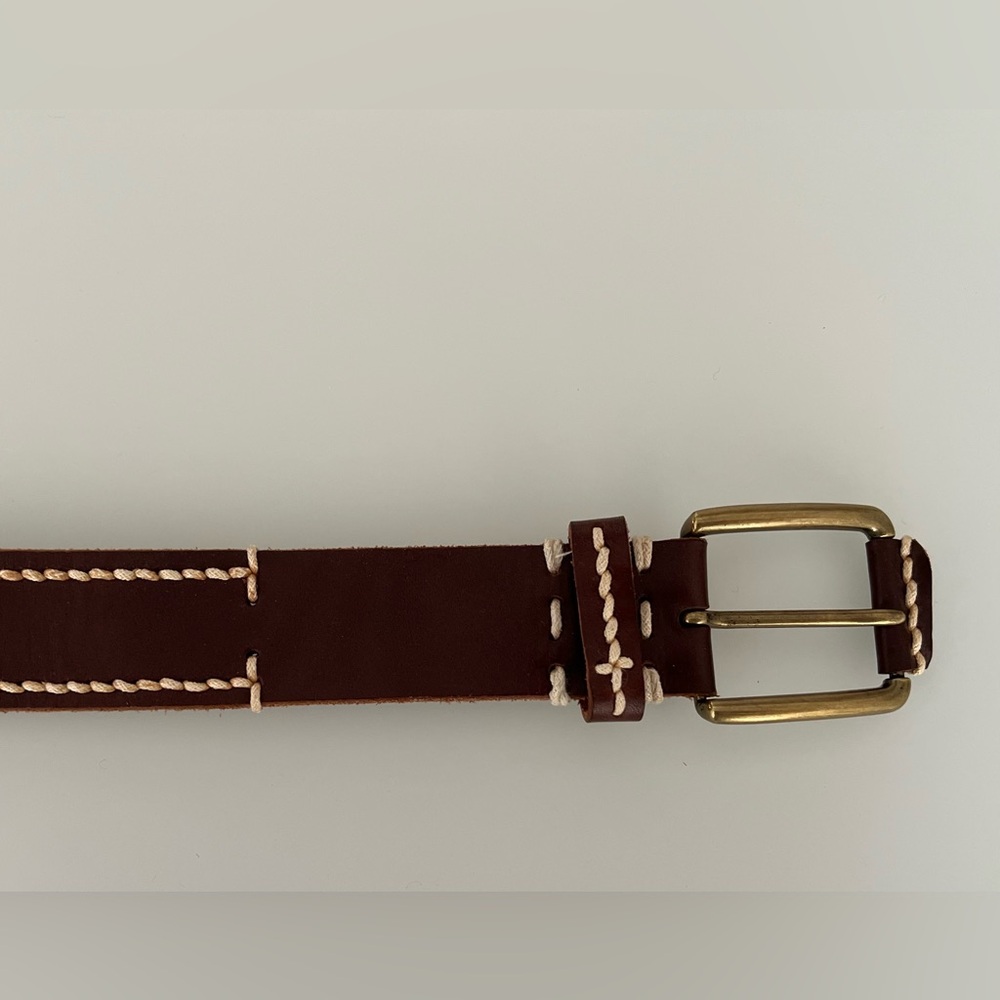 Brooks Brothers brown leather belt with contrast stitching. Size S.